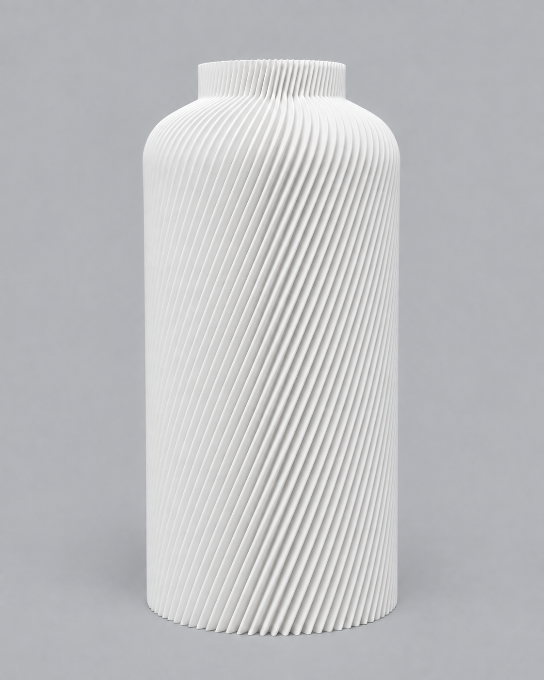 Witte Silo vaas, een 3D-geprinte cilindervaas met fijne spiraalribbels